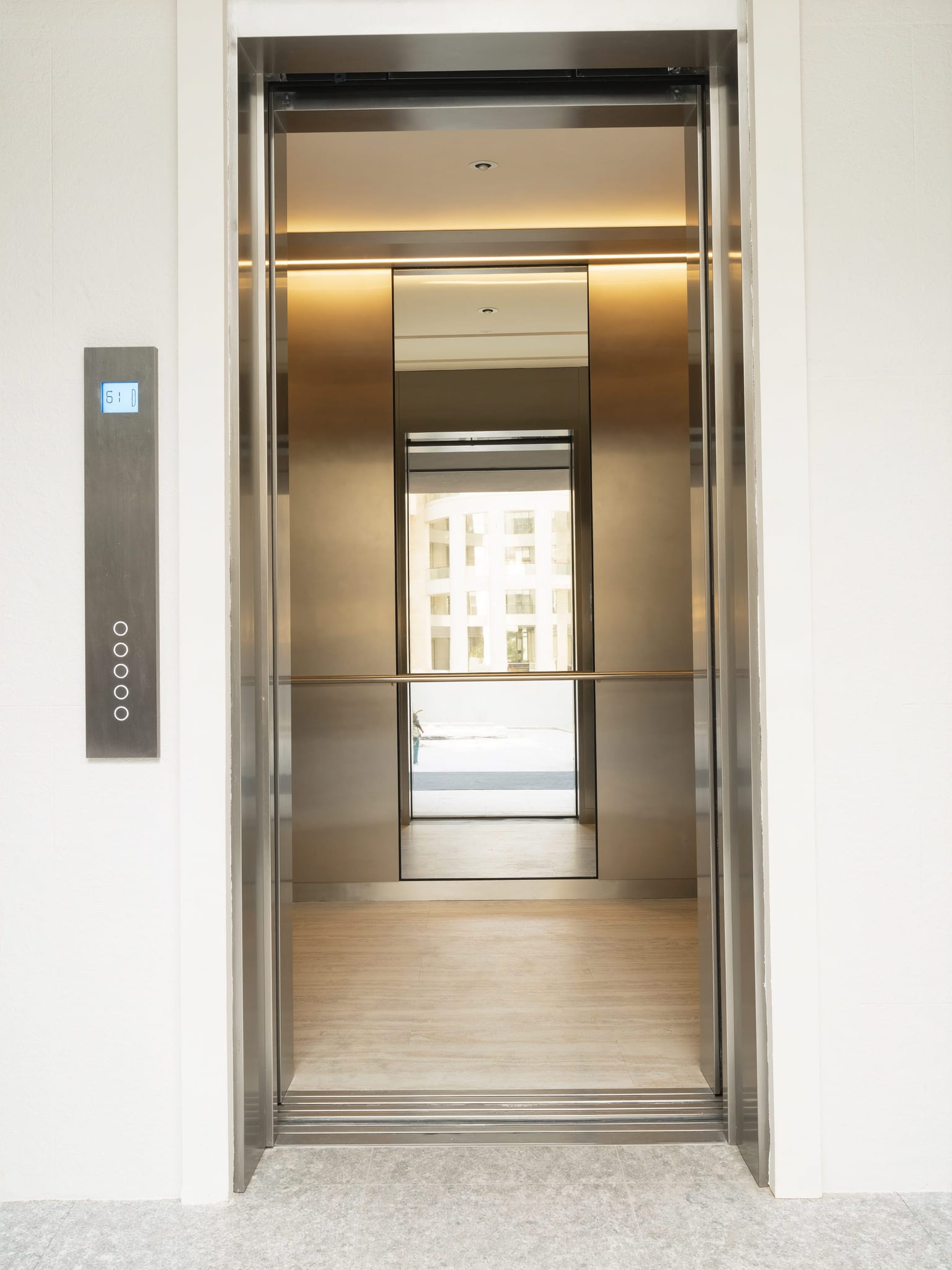 Cabina compatta con finiture personalizzate per piattaforma elevatrice